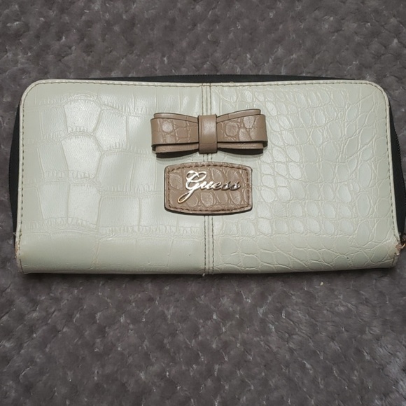 Women's Guess wallet - Picture 1 of 4
